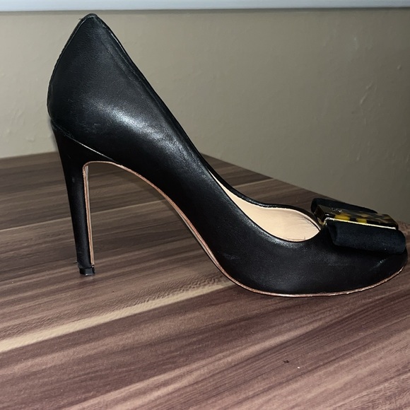 TORY BURCH black leather and suede tortoise bow chase pumps - Picture 4 of 16
